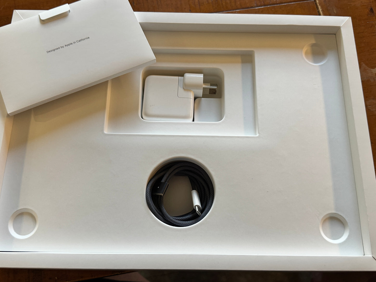 MacBook Air M2 2023 8GB / 256GB